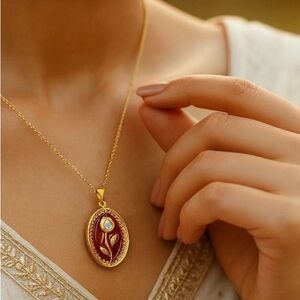 18k Gold Plated Freshwater Pearl Tulip Pendant Necklace. New.